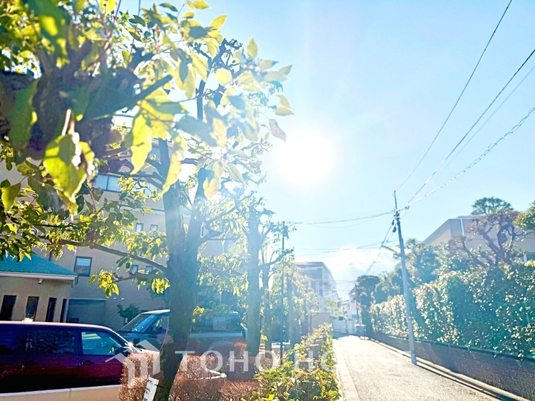 外観 【House of the Sun】太陽の温かな光がお家全体を照らす。そこには目を輝かせ笑顔で見つめてくれる君がいて、「ただいま」の言葉がこだまする。そんな君の瞳に恋している。