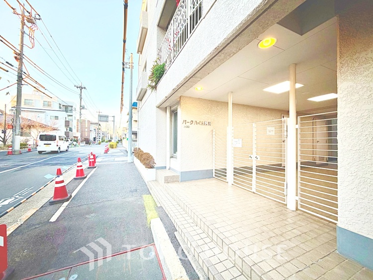 内装 触れることが出来そうな環境が、そのままインテリアに。その豊かで眩い眺望には、心地よい光と風が溢れ、ずっと眺めていたくなるような空間を演出してくれます。