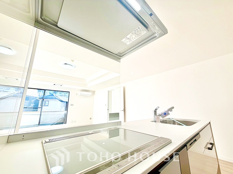 キッチン 家事動線に配慮した、効率的なキッチンレイアウト。調理も片付けもスムーズに行えます。