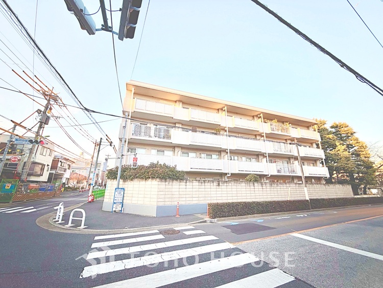 内装 プライベートな時間を大切にできる、落ち着いた洋室。収納も充実し快適な暮らしを実現します。