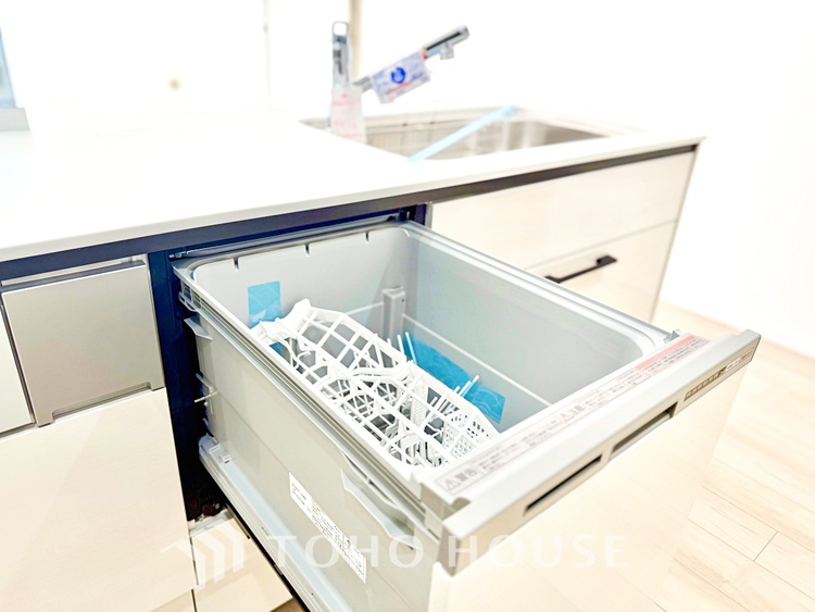 キッチン 食器収納も充実した、片付けやすいキッチン。毎日の家事が快適に進みます。