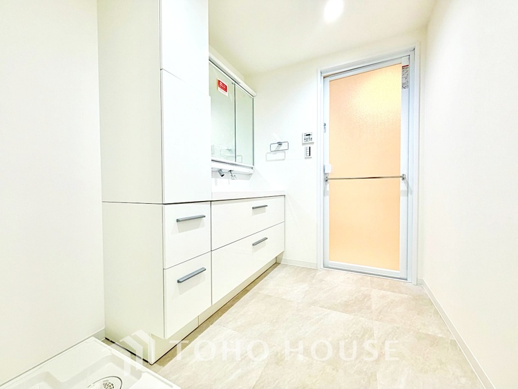 洗面 家族で使いやすい広さと機能を備えた、快適な洗面空間です。