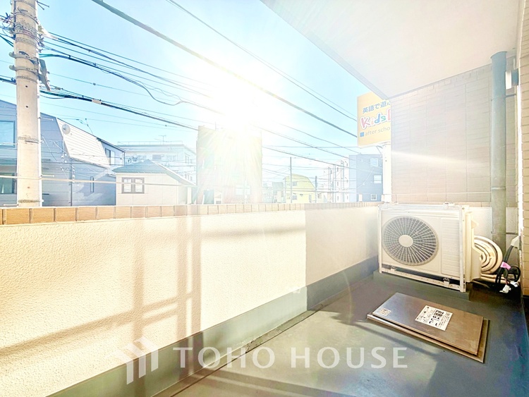 バルコニー 開放感あふれるバルコニーで、朝の光や夜風を感じながら心地よい時間を過ごせます。