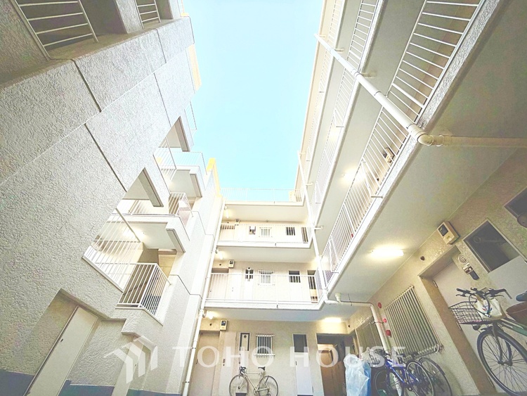 収納 クローゼット完備で、季節物の衣類や小物もきれいに収納できる便利な設計です。