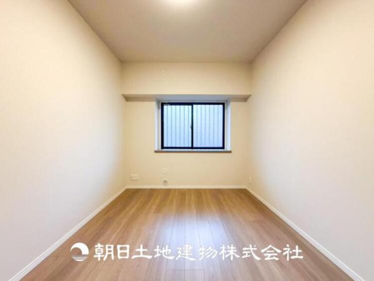 内装 【居室】人間の感性を育むプライベートルームはシンプルが１番だと思います。好みの空間で本を読んだり、音楽を聞いたりと、大切な一人の時間も充実したものにできます。