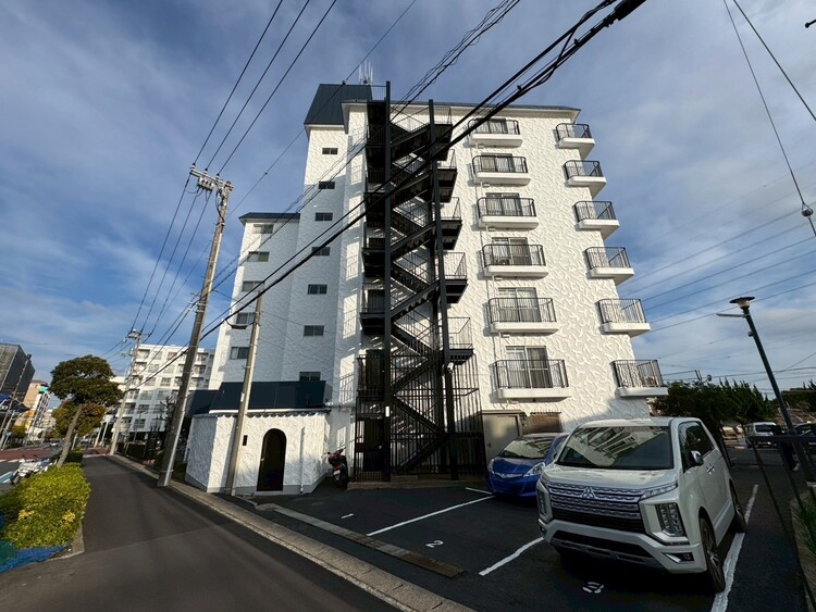 外観 飽きのこないシンプルモダンな外観です。