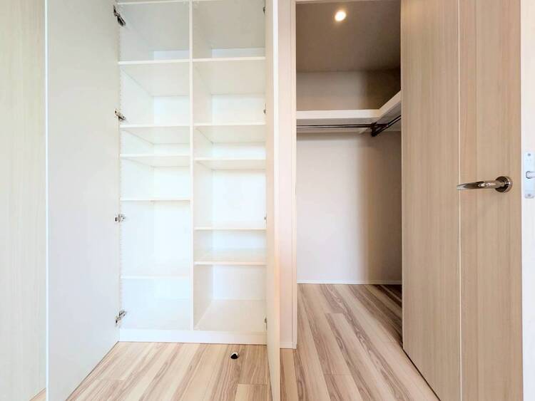 収納 家電やスーツケース、ストック品など何でも片付く嬉しい空間です。