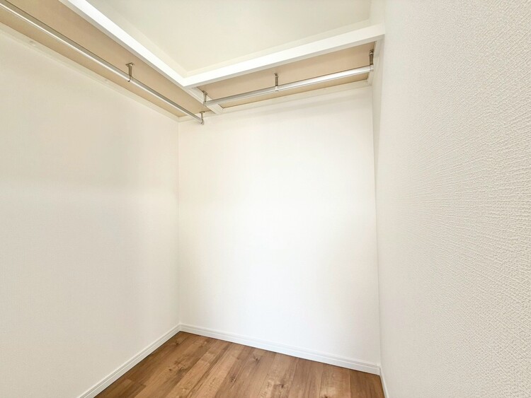 収納 家電やスーツケース、ストック品など何でも片付く嬉しい空間です。