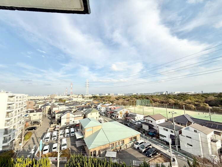 バルコニー 陽当たり・通風・開放感に恵まれた環境です。