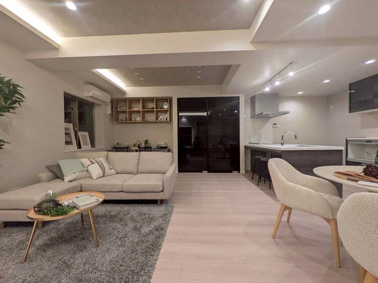 居間 通風・採光に優れ、心地よい光と風が溢れています。