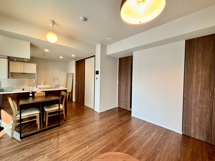 居間 伸びやかな空間のなかで、ゆったりとしたひとときを過ごせます。