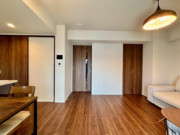 居間 シンプルな内装と偏り過ぎないデザインで統一しました。