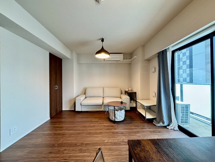 居間 落ち着いた雰囲気に包まれて、伸びやかな空間。