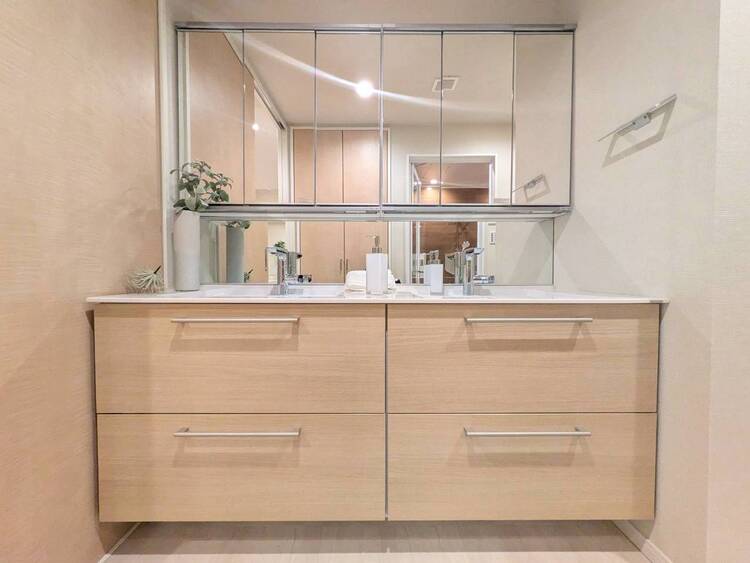 洗面 清潔感を感じられる洗面化粧台。