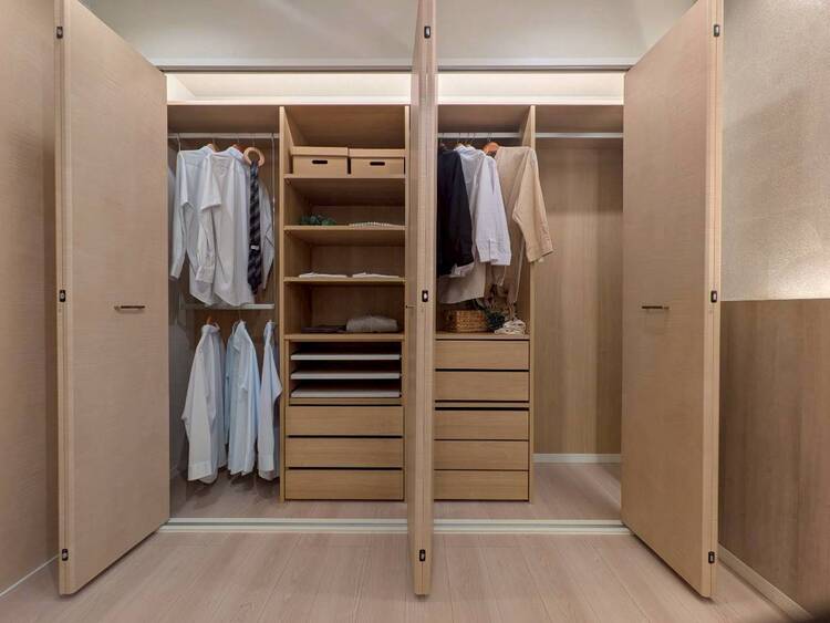 収納 家電やスーツケース、ストック品など何でも片付く嬉しい空間です。