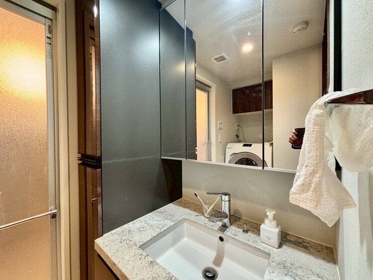 洗面 清潔感を感じられる洗面化粧台。