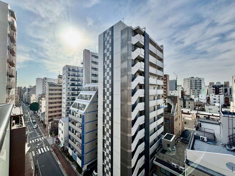 バルコニー 陽当たり・通風・開放感に恵まれた環境です。