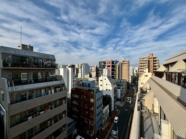 バルコニー 眺望や窓からの景色が良いと、家で過ごす時間も快適です。