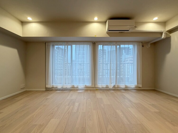 居間 落ち着いた雰囲気に包まれて、伸びやかな空間。