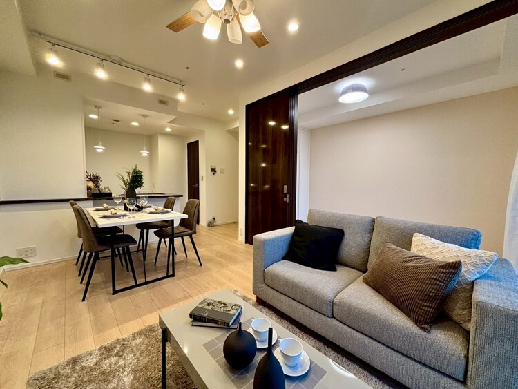 居間 シンプルな内装と偏り過ぎないデザインで統一しました。