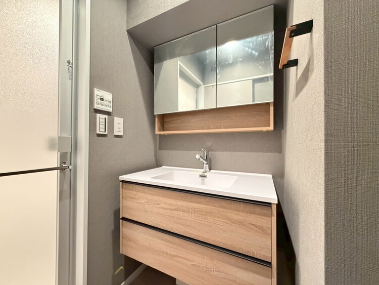 洗面 清潔感を感じられる洗面化粧台。