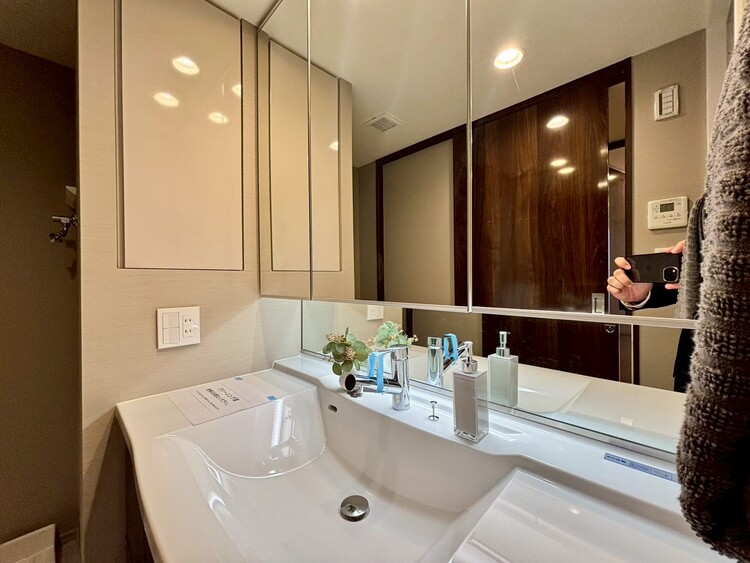 洗面 清潔感を感じられる洗面化粧台。