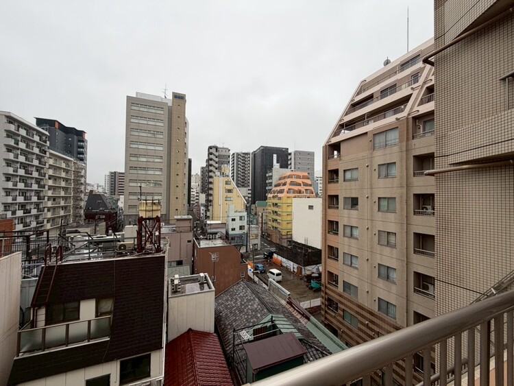 バルコニー 陽当たり・通風・開放感に恵まれた環境です。