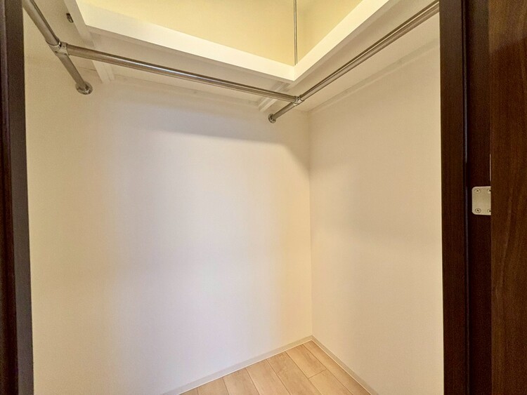 収納 家電やスーツケース、ストック品など何でも片付く嬉しい空間です。