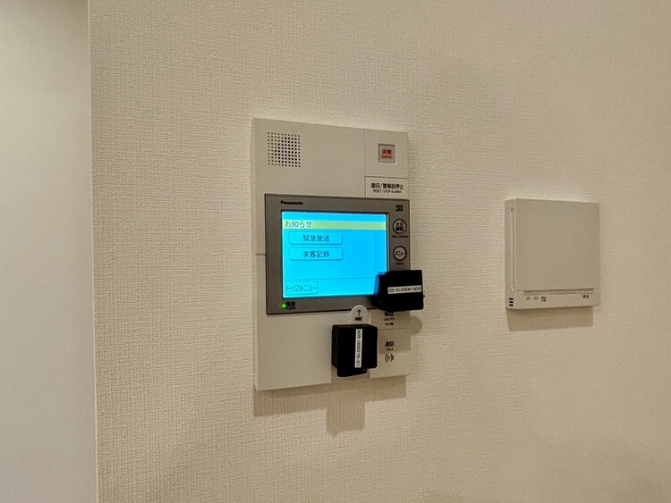 設備 誰が来てもわかる様にモニター付きインターホンを設置。
