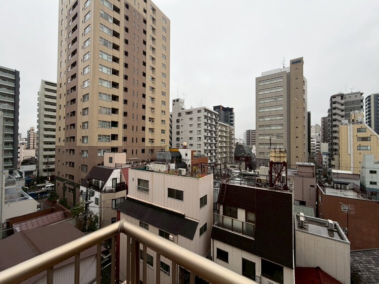 バルコニー 眺望や窓からの景色が良いと、家で過ごす時間も快適です。