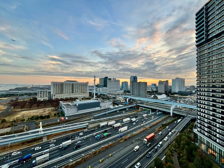 バルコニー 眺望や窓からの景色が良いと、家で過ごす時間も快適です。