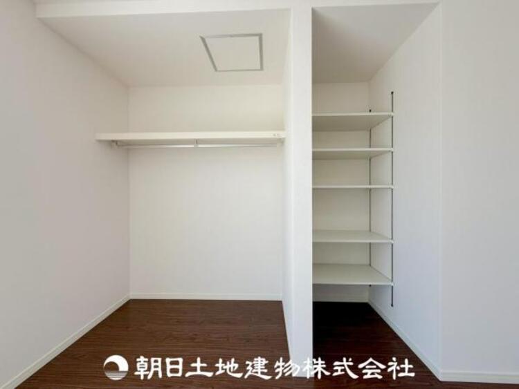 収納 【収納】収納に便利なクローゼットがあり、衣類をまとめてしまえるので管理がしやすいです。