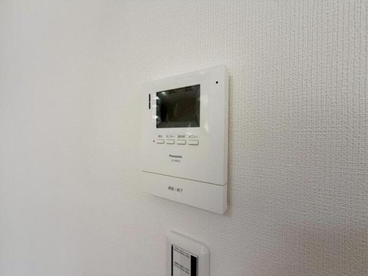 設備 【設備】お客様のお顔が確認出来るので、セキュリティ対策にも最適のモニター付きインターホン。