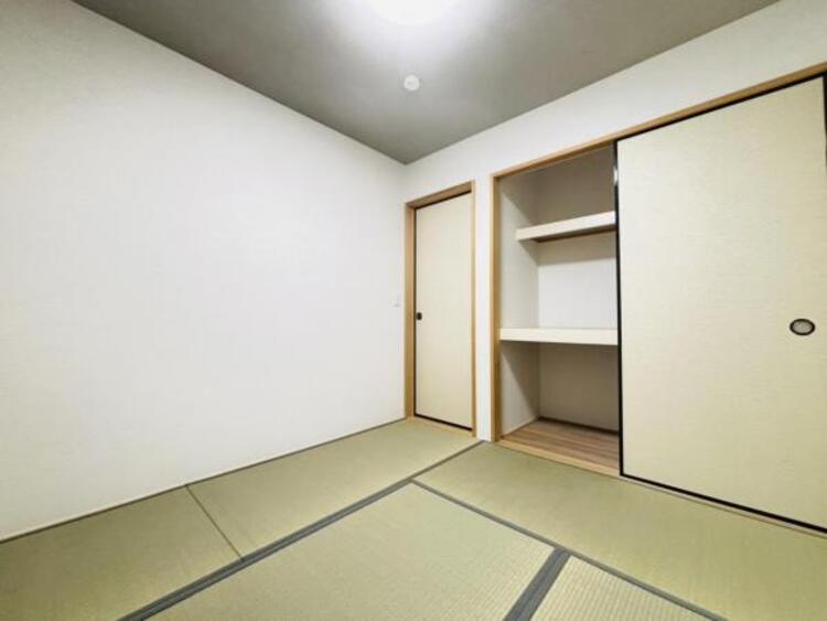 収納 和室はお客様が泊まったり、お子様を遊ばせるピッタリの空間です。奥行きのある押入れも魅力的。 