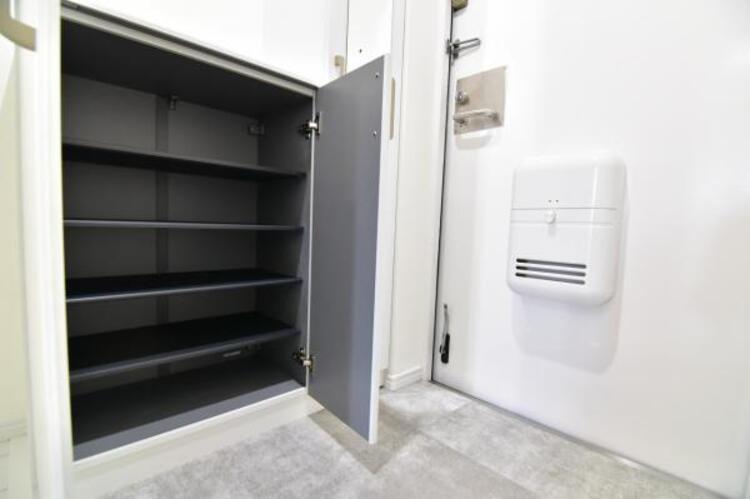 収納 シューズボックスにはご家族みんなの靴をたっぷりの収納できます。