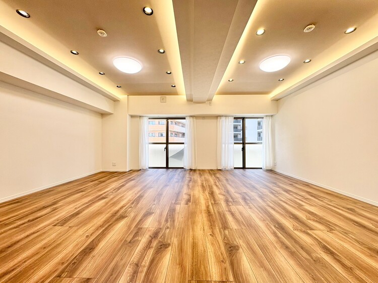 居間 飾り過ぎないシンプルな内装と偏り過ぎないデザインで統一しました。