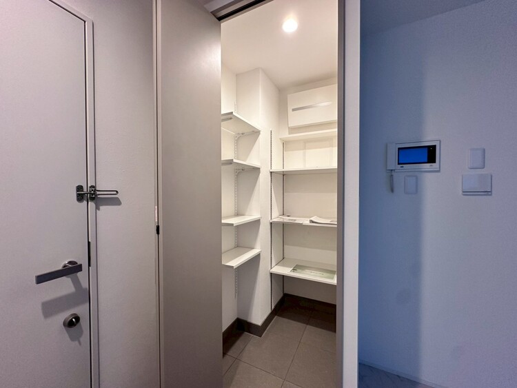 その他 家電やスーツケース、ストック品など何でも片付く嬉しい空間です。