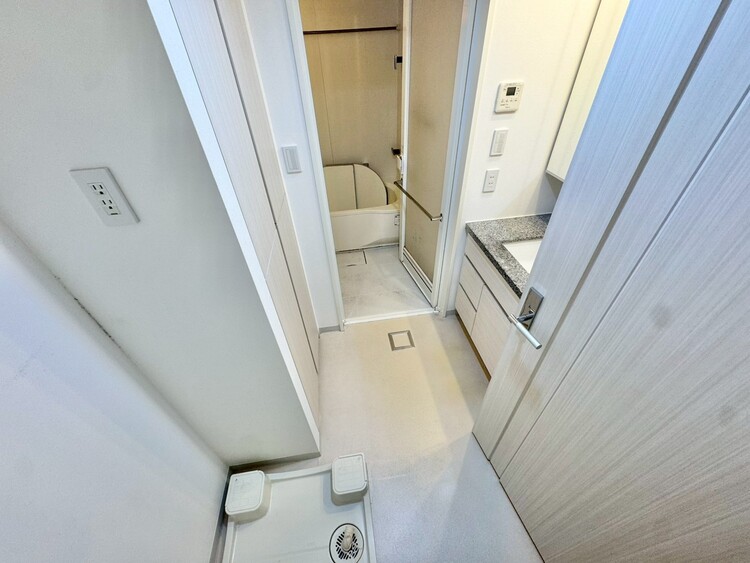 その他 十分な広さの脱衣所。