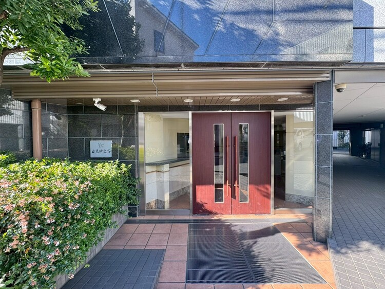 その他 上質感漂う玄関アプローチです。