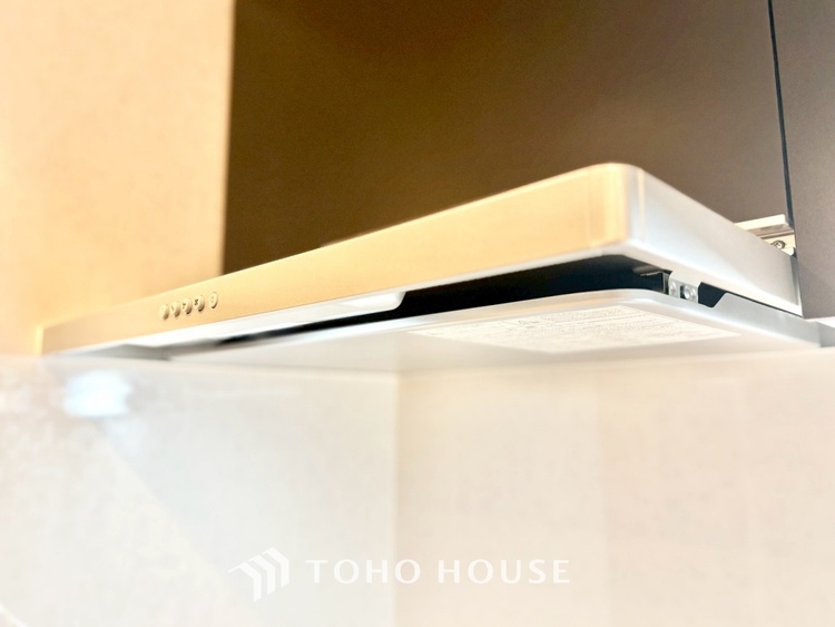 キッチン 毎日料理をする、料理が好き、家族が多くて量を作る必要がある、等の方々にとっては必須のコンロ。同時進行で効率アップはもちろん鍋を移動する回数が減り、無駄な動きを軽減することが出来ます。