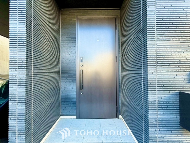 外観 【季節外れのホームホリディ】喧噪から離れ広々したリビングでゆったりと過ごす。そんな寛いだ休日もあっていい。だって『何もしない時を楽しむ』そんな贅沢な時間を愛する家族と堪能できるのだから。