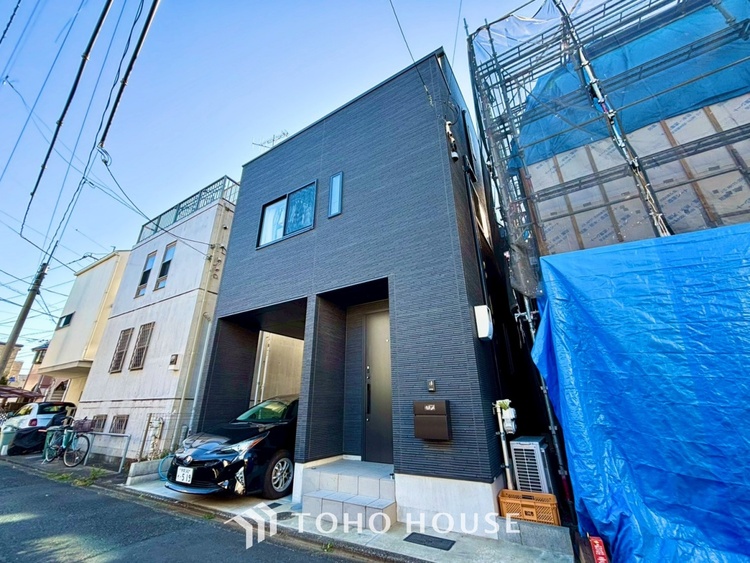 外観 【自身の道】華道、剣道、そしてここで暮らす者の正道。物事の正しい考えや愛する家族とのコミュニケーション。そんな考えの暮らし方がこの空間にも散りばめられている。