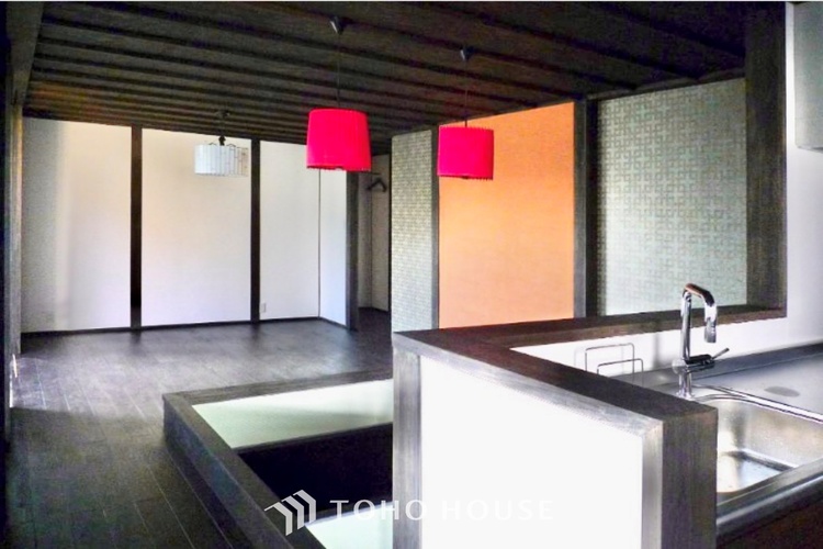 内装 【癒しの空間】室内構成に拘り採光とセンスを散りばめた空間。それは『柔らかさ』に似た素敵な居場所。そこに暮らす人のことを考えつくり出したものは『癒し』という心地よい居場所なんだと思う。