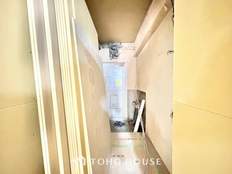 内装 ◆闇夜の輝き◆オレンジ色の光は大人になった今の僕にはわかる。1日の終わりを伝えに来たわけではなく、また明日が来る方へ導いてくれた事を。