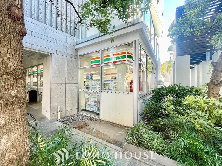 その他 街に溶け合う美しい景観を生みだしているにも関わらず、採光や風通しを考えて設計された間取り。近隣との視線を考え、街全体で調整される窓位置。外観だけでなく、そこに住まうご家族の心地よさを最優先しました。