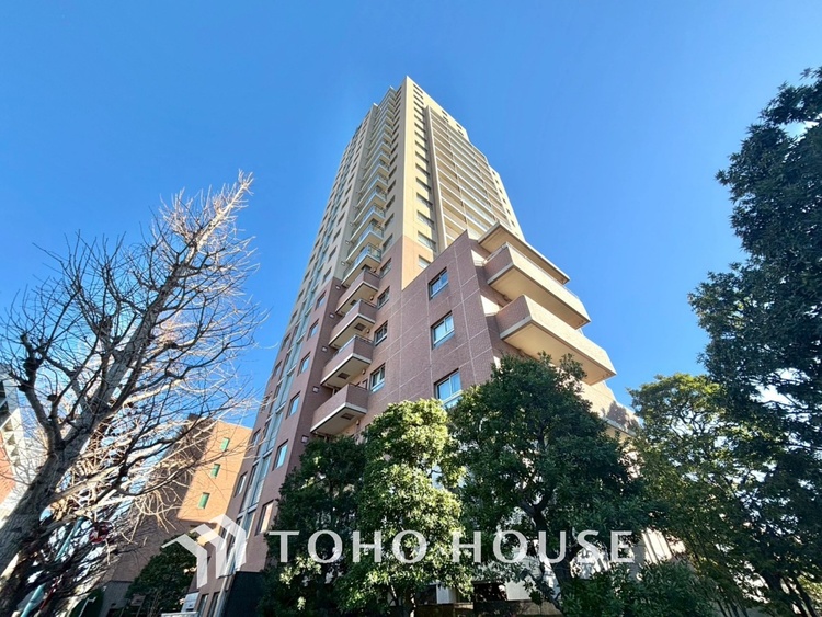 外観 漂う上質な空気感、マンションに入れば「おかえりなさい」と笑顔で迎えてくれるエントランス。最良の心配りを感じるマンションでした。