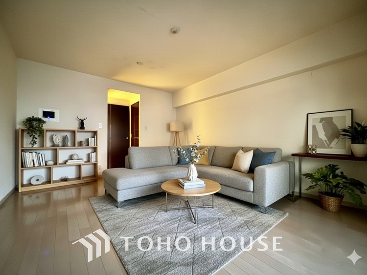 内装 ＊配置してある家具や小物はCGによるイメージ画像です。忙しい朝でも、しっかり家族が揃って食事をして頂けるゆとりある大きさのダイニングスペース。リビングと和室の続き間は急な来客時になど使い勝手が良いです