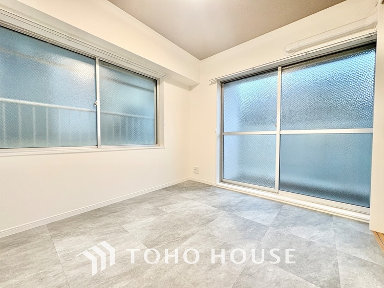 内装 感性を育むプライベートルームはシンプルでスマートな空間