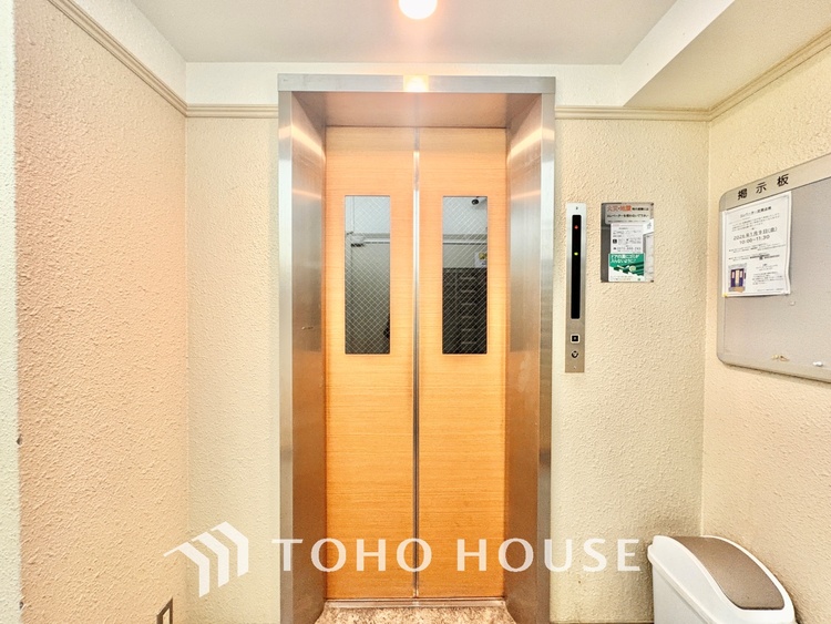 外観 明るく大きなリビングは、家族の安心と快適を育む空間。のびやかな広さが毎日の暮らしをより豊かに彩ります。