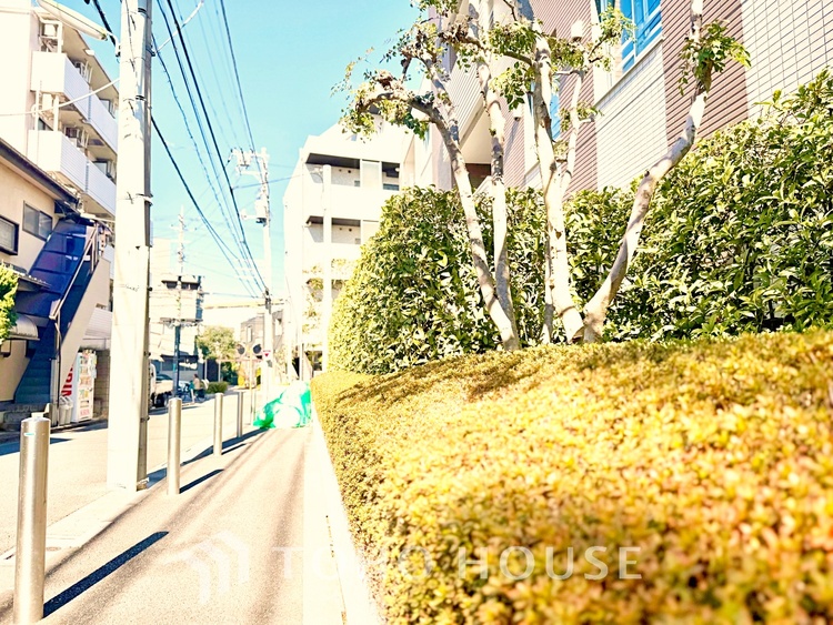 内装 プライベートな時間を大切にできる、落ち着いた洋室。収納も充実し快適な暮らしを実現します。